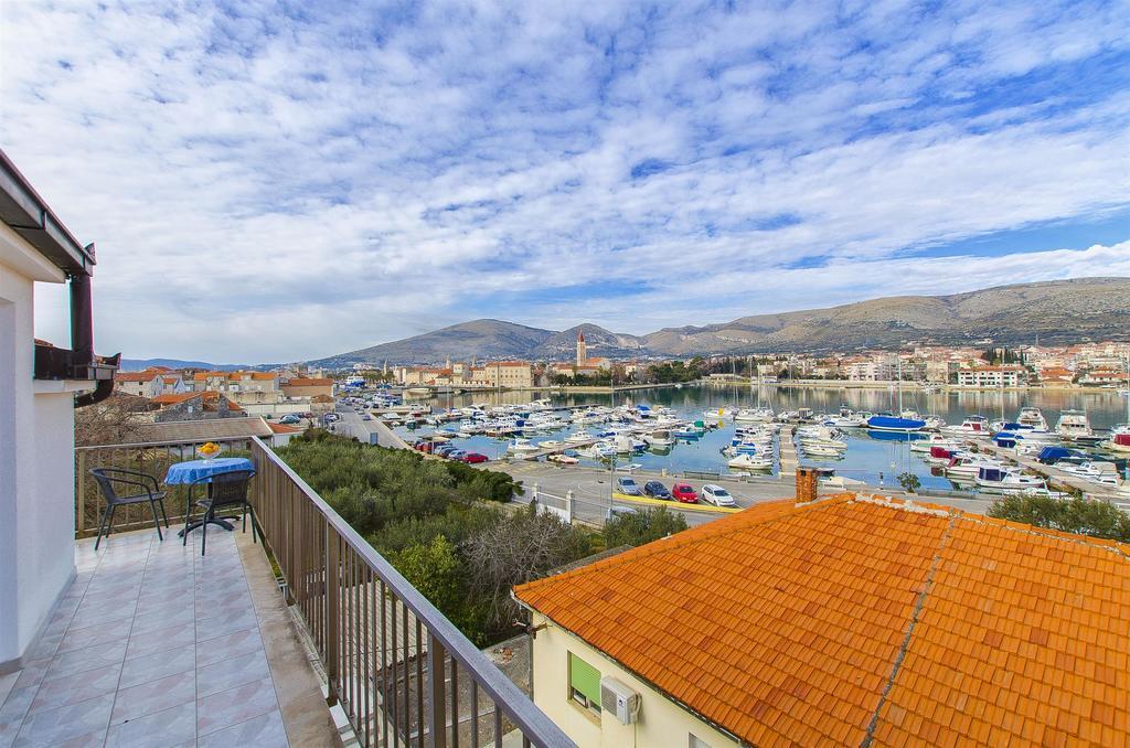 Apartments And Rooms Iva Trogir Exterior photo