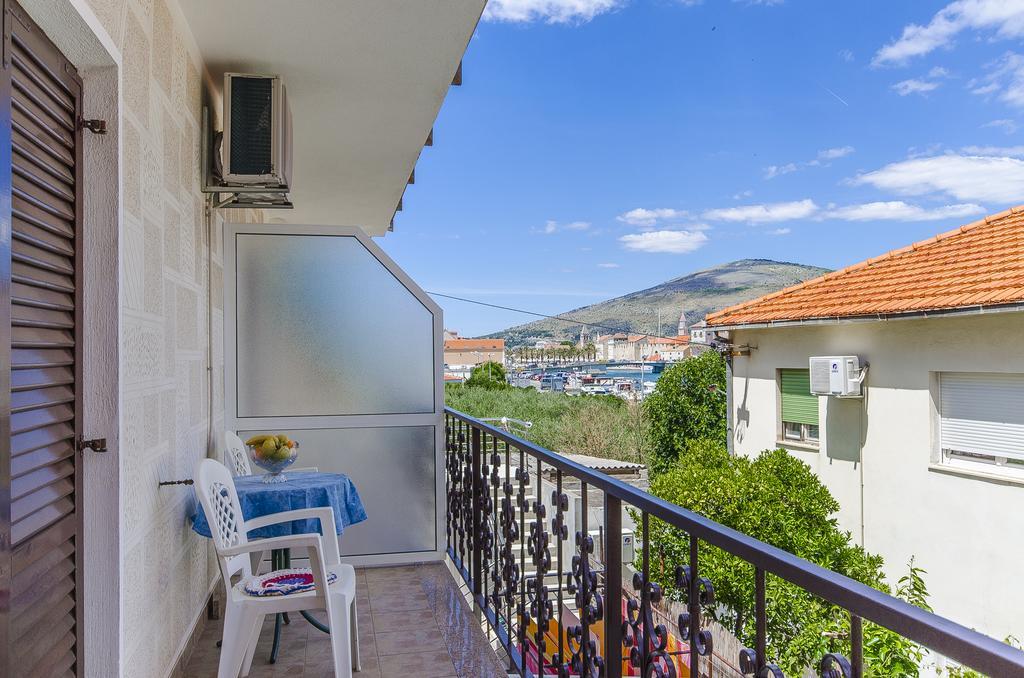 Apartments And Rooms Iva Trogir Exterior photo