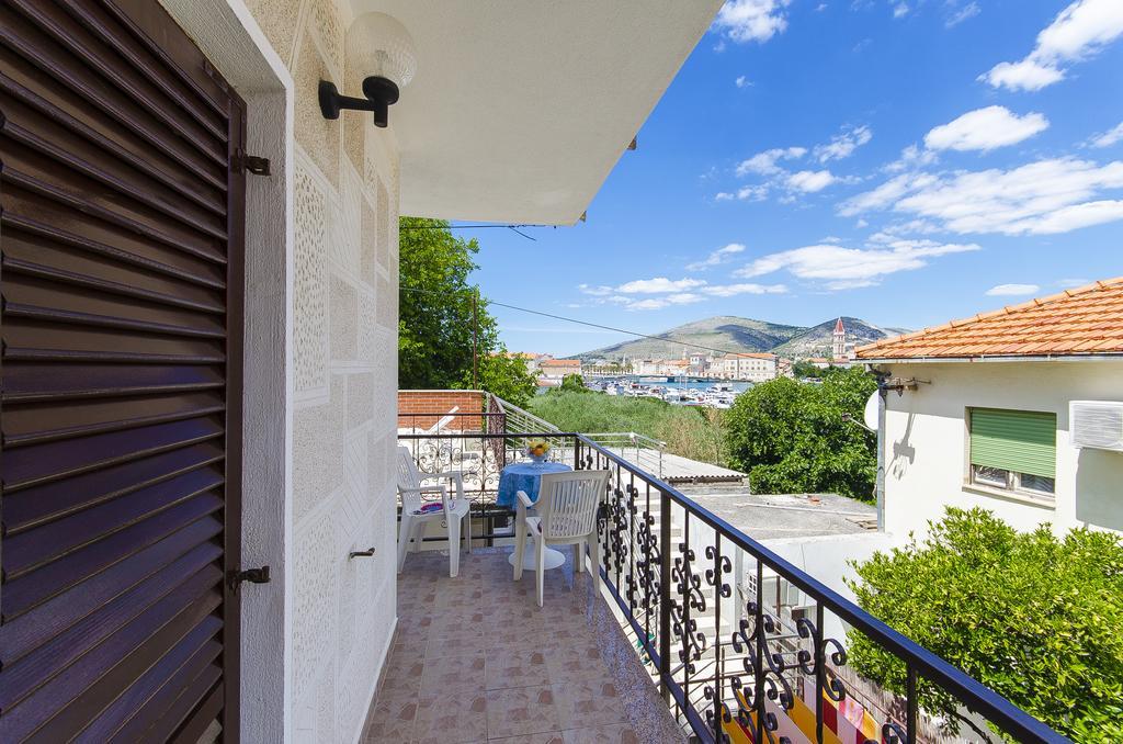 Apartments And Rooms Iva Trogir Exterior photo