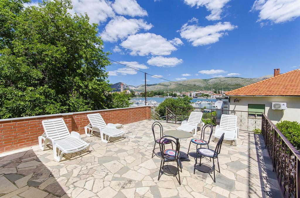 Apartments And Rooms Iva Trogir Exterior photo