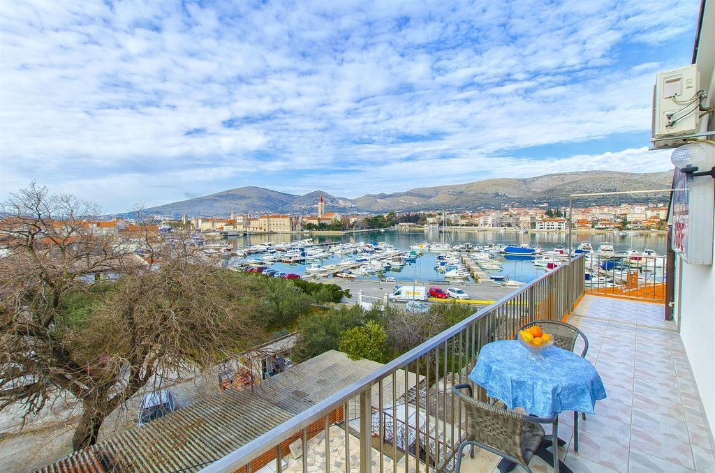 Apartments And Rooms Iva Trogir Exterior photo