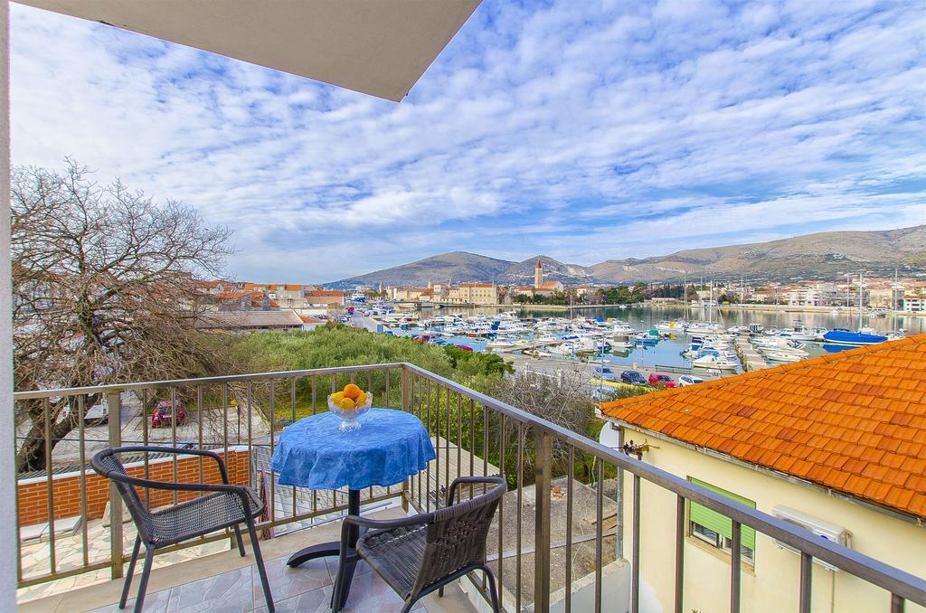 Apartments And Rooms Iva Trogir Exterior photo